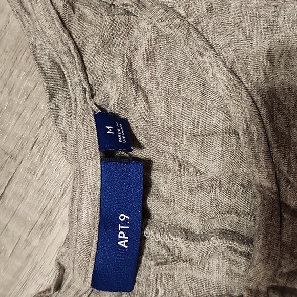 Pineapple tank top - Picture 2 of 2